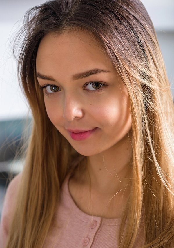 Милана, 25
